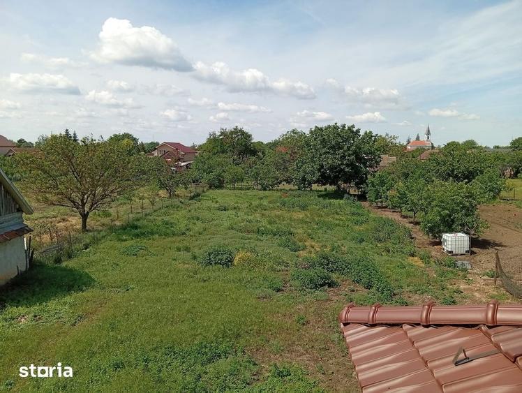 Casă cu 5 camere cu Teren 1660 Mp în Semlac
