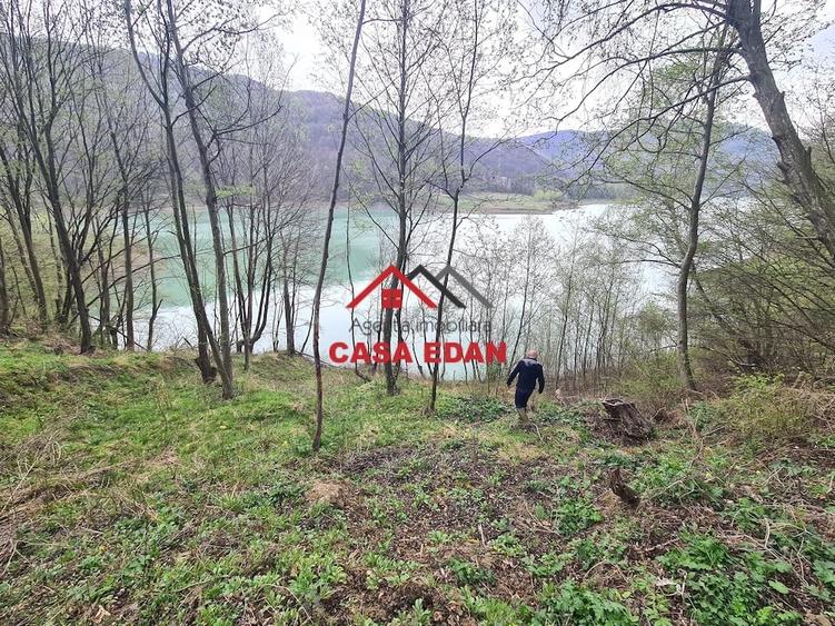 Teren de 1000 mp, în Teșila