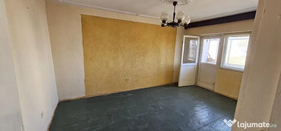 Apartament cu 3 camere decomandat în Faleza Nord