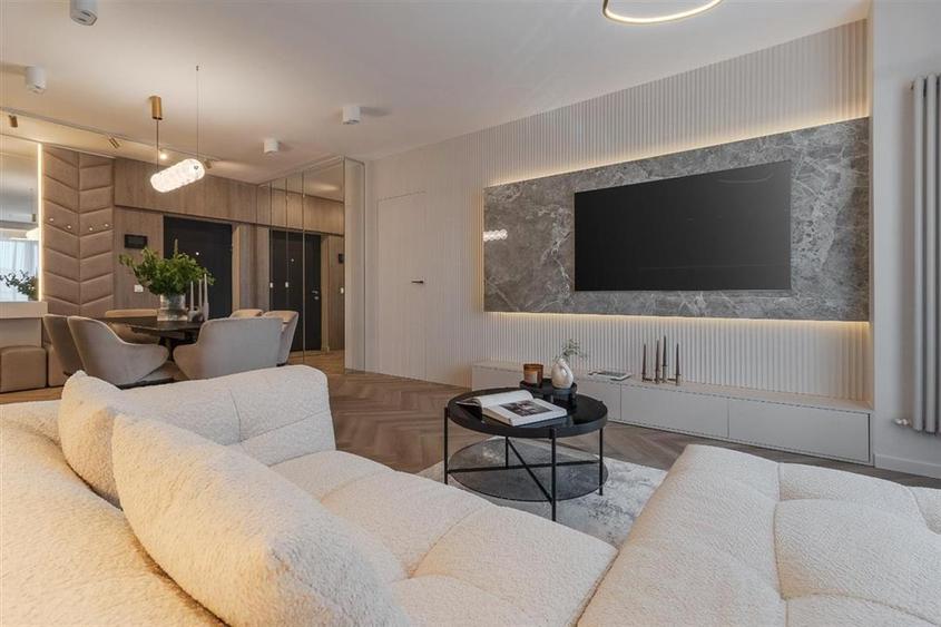 Apartament cu 4 camere decomandat, mobilat în Nufărul