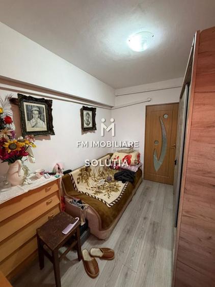 Apartament de vanzare decomandat -3 camere - 7