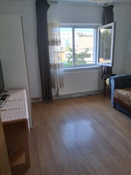 Inchiriez apartament 2 camere - 3