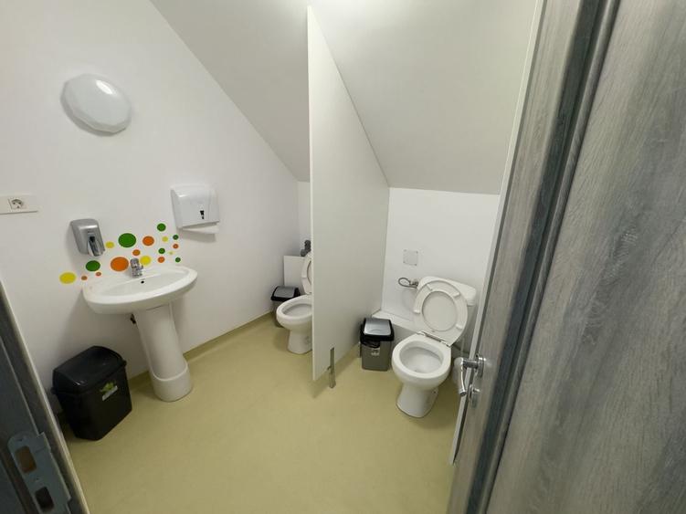 Casă individuală cu 5 camere cu Canalizare în Central
