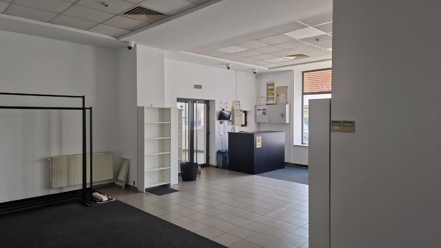 Spațiu comercial, de 370 mp, în Central