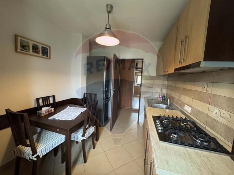Apartament cu 3 camere decomandat în Națiunile Unite