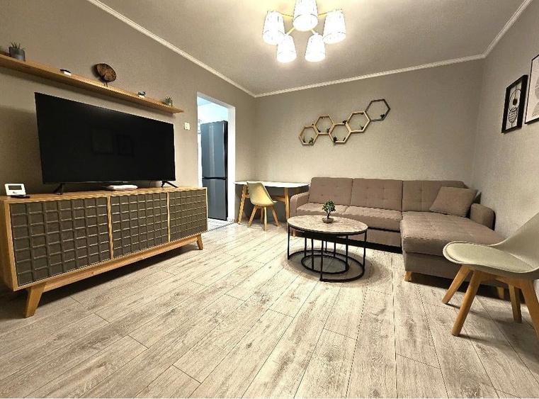 Apartament cu 2 camere semidecomandat, mobilat în Tomis Nord