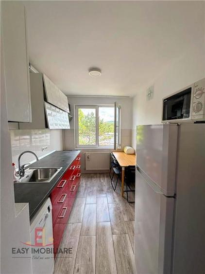Apartament cu 3 camere decomandat în Aleea Carpați