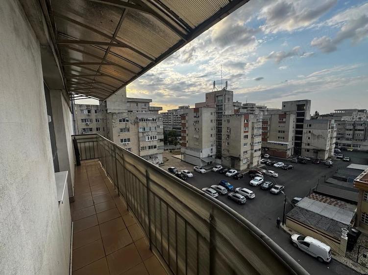 Apartament cu 3 camere decomandat în Exterior Sud
