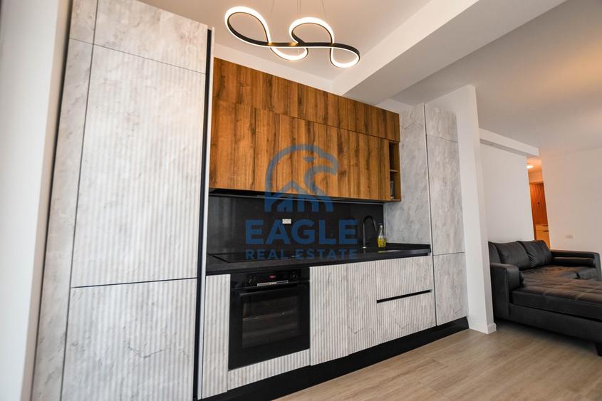 Apartament cu 3 camere decomandat, mobilat în Central
