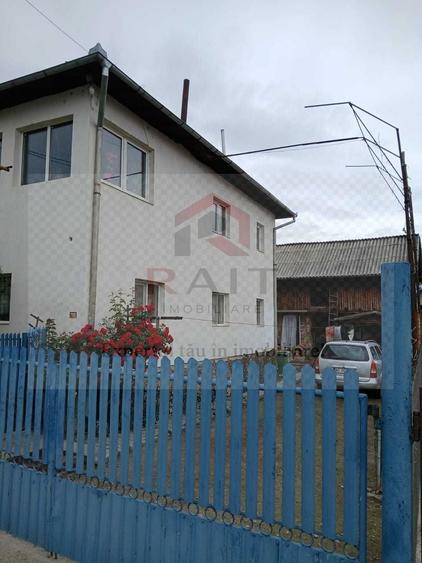 Casă individuală cu 6 camere cu Canalizare în Corbeni
