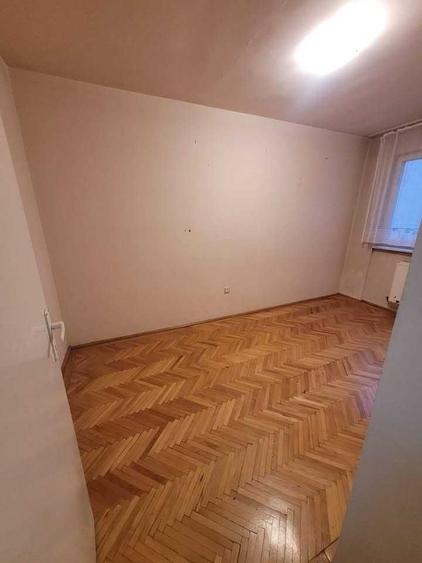 Apartament cu 3 camere semidecomandat în Dâmbu Pietros