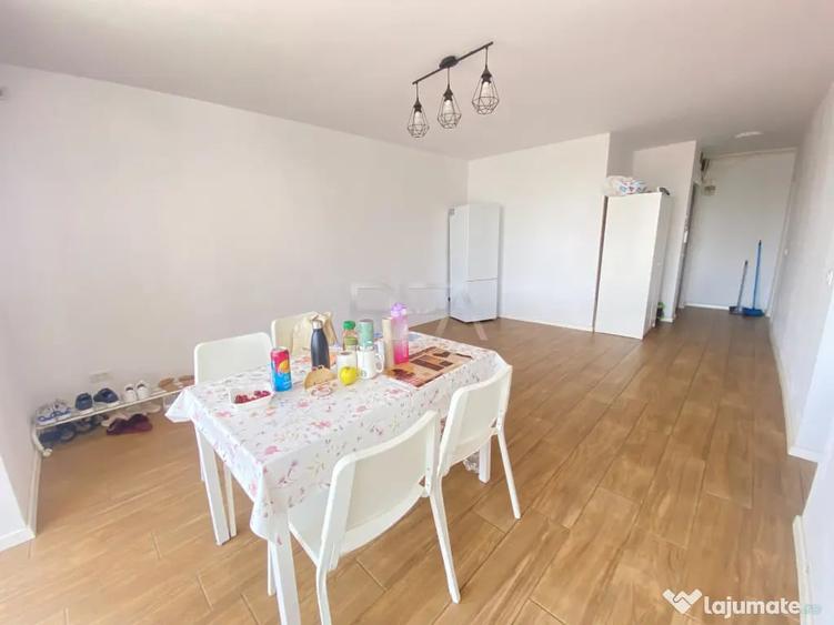 Apartament cu 3 camere semidecomandat în Sebastian