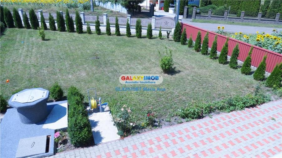 Casă cu 7 camere cu Teren 10000 Mp în Central