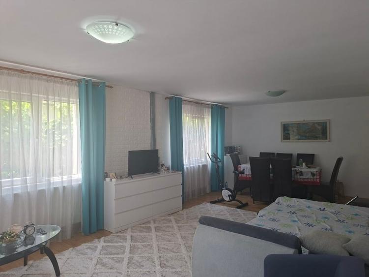 Casă individuală cu 5 camere cu Teren 4200 Mp în Adunații-Copăceni