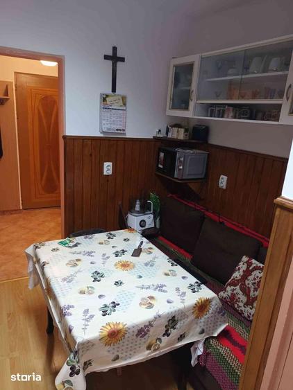Apartament cu 2 camere semidecomandat în Mioriței