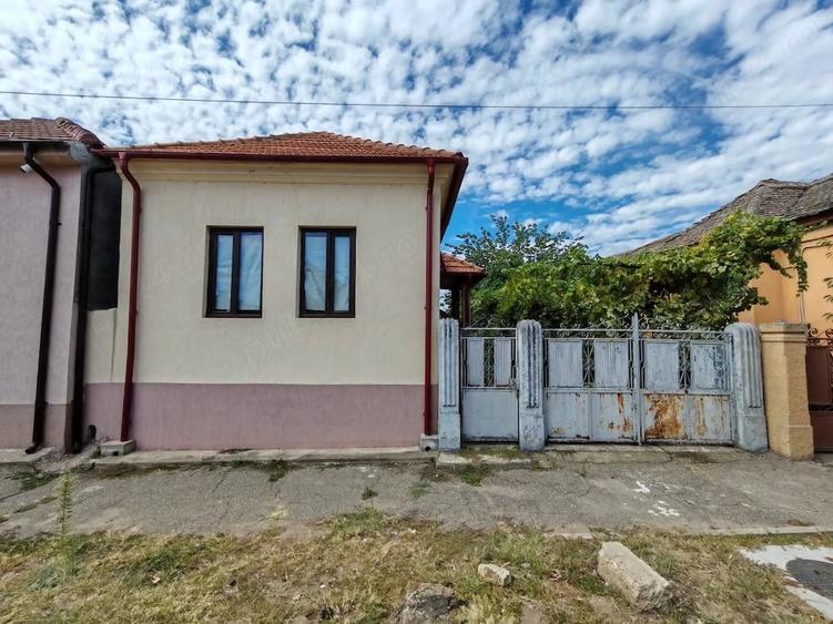 Casă cu 3 camere cu Teren 400 Mp în Central