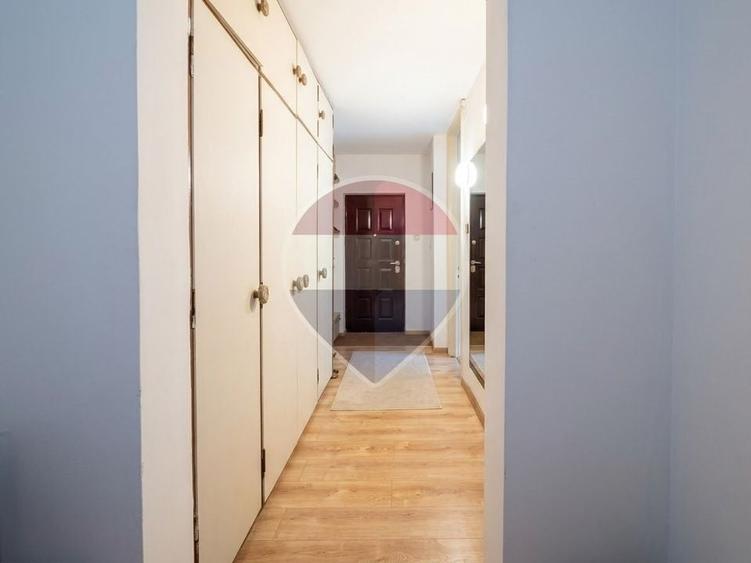Apartament cu 4 camere decomandat, mobilat în Tei