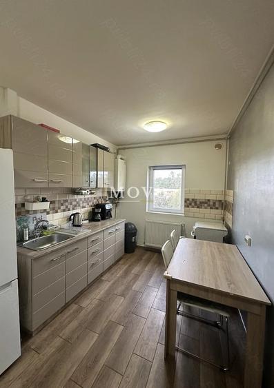 Apartament cu 3 camere semidecomandat, mobilat în UMT