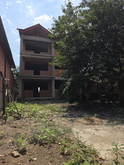Casă individuală cu 10 camere cu Teren 400 Mp în Giulești