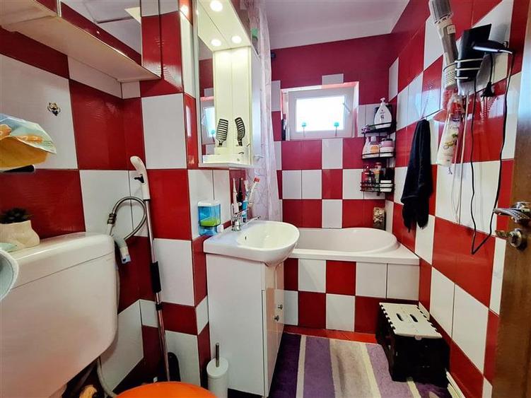 Apartament cu 2 camere semidecomandat în Mioriței
