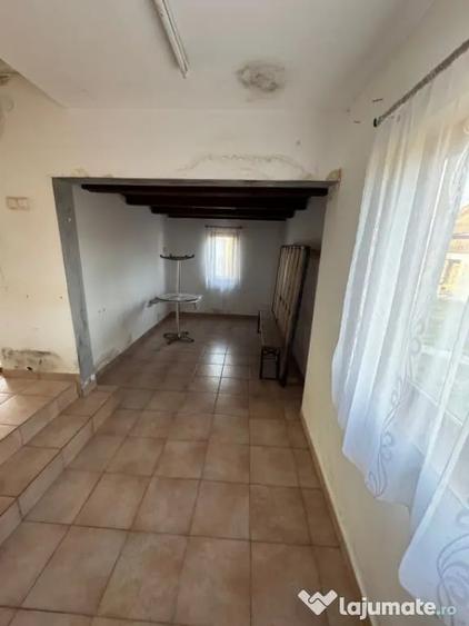 Casă cu 3 camere cu Teren 2500 Mp în Șindrești