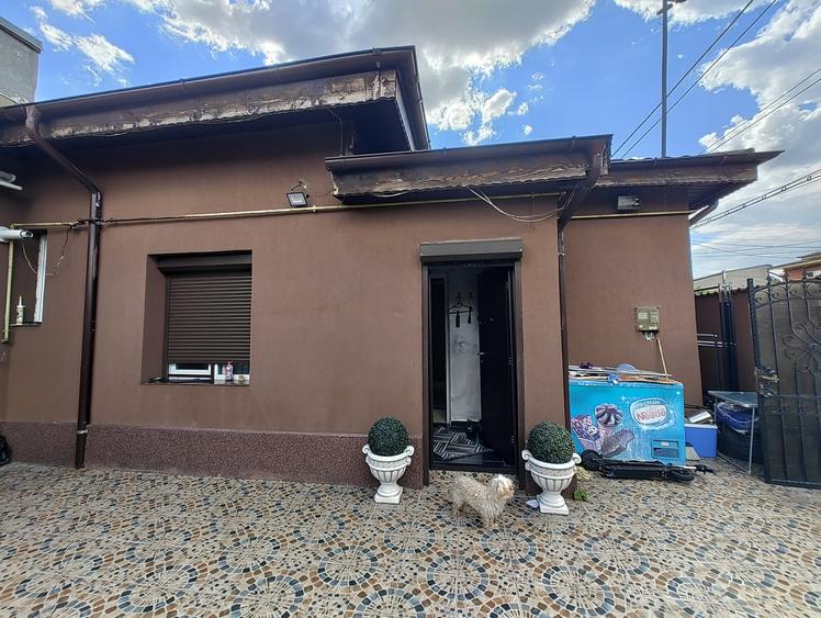 Casă individuală cu 3 camere cu Canalizare în Rahova