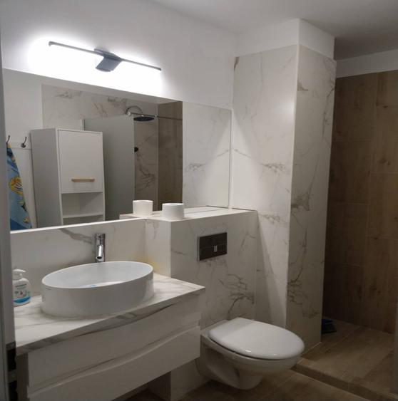 Apartament cu 3 camere decomandat în Florești