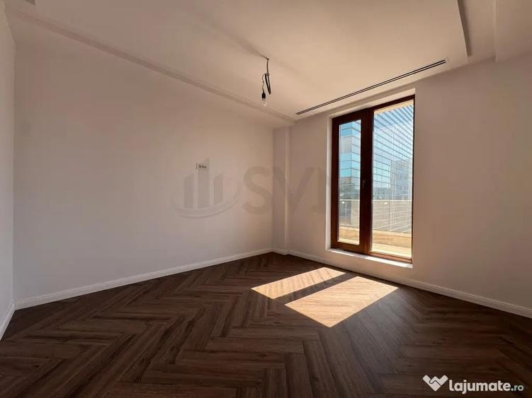 Apartament cu 4 camere decomandat în Pipera