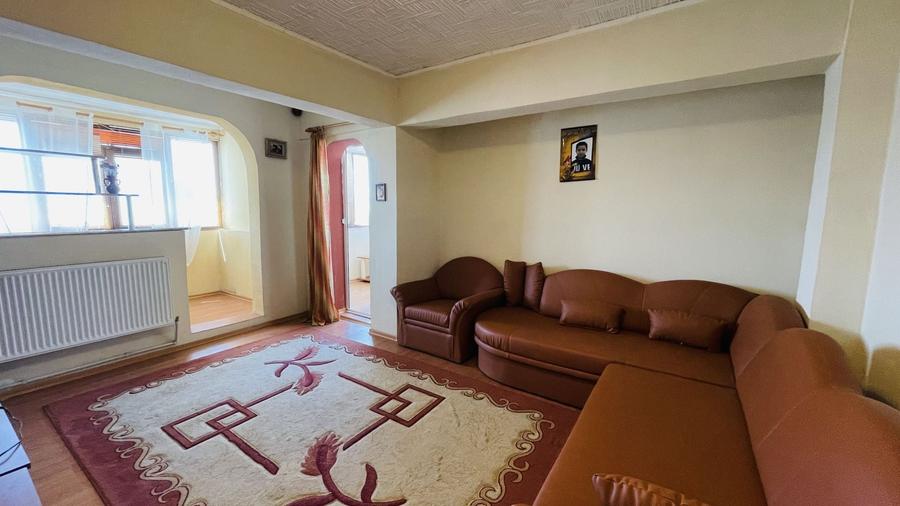Apartament cu 3 camere decomandat în