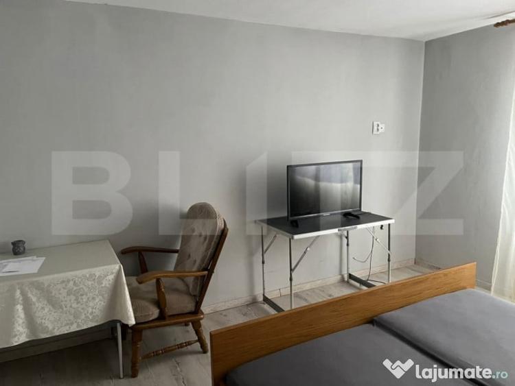 Casă cu 7 camere cu Teren 564 Mp în Central