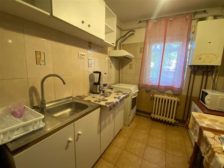 Apartament cu 2 camere decomandat în Podul de Fier