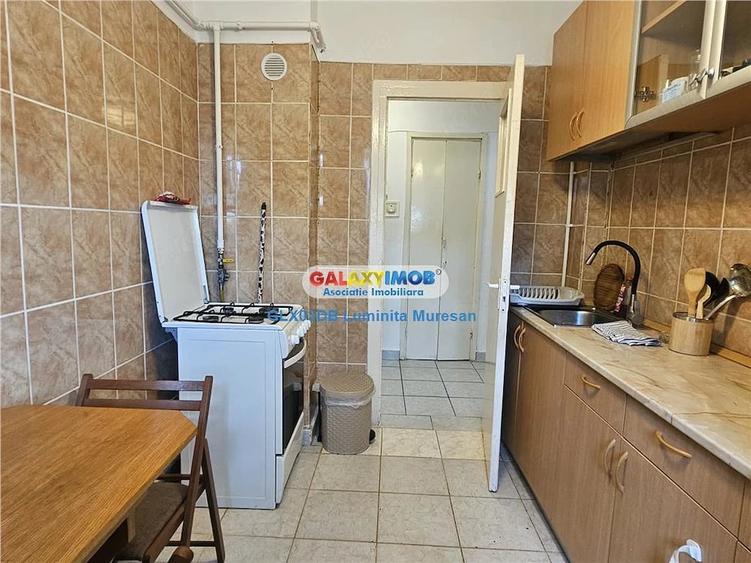 Vanzare apartament 3 camere semidecomandat Targoviste Micro 9 - 12