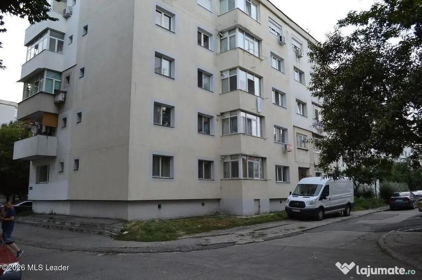 Apartament cu 3 camere decomandat, mobilat în Popa Șapcă