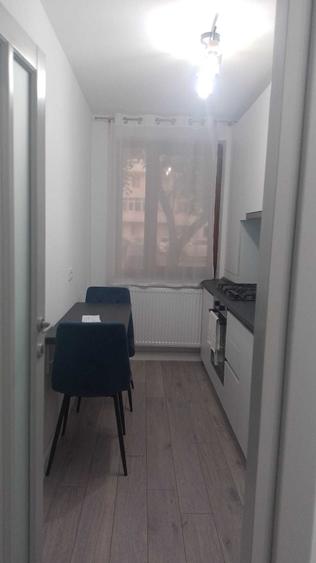 Garsonieră decomandată în Cornișa