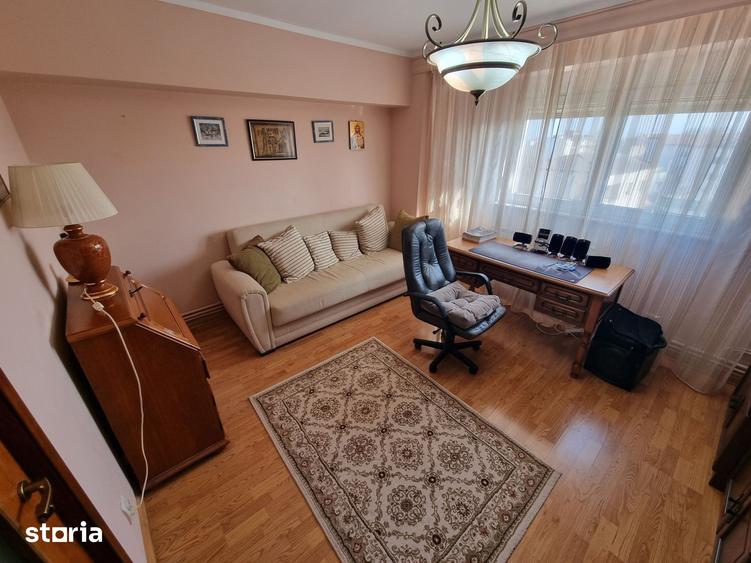 Apartament cu 3 camere în Capitol