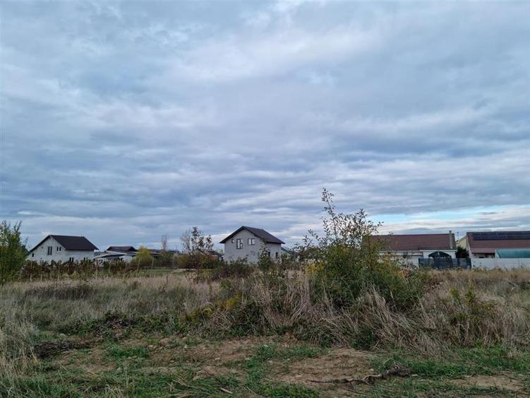 Teren Construcții intravilan de 705 mp, în Oșorhei