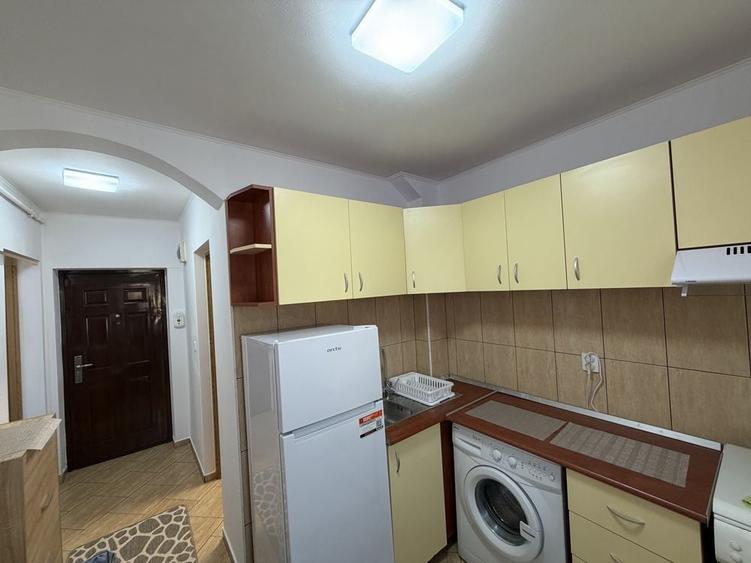 Garsonieră decomandată în Central