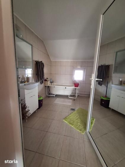 Vand Casa Parter Etaj, 5 Camere, bucatarie 2 Bai, 240 m2 Zona Horpaz - 1
