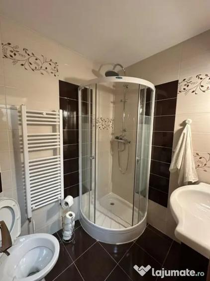 Apartament cu 4 camere decomandat în Central
