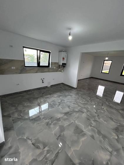 Casă cu 4 camere cu Teren 700 Mp în Central