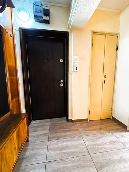 Apartament cu 3 camere decomandat în Podul de Fier