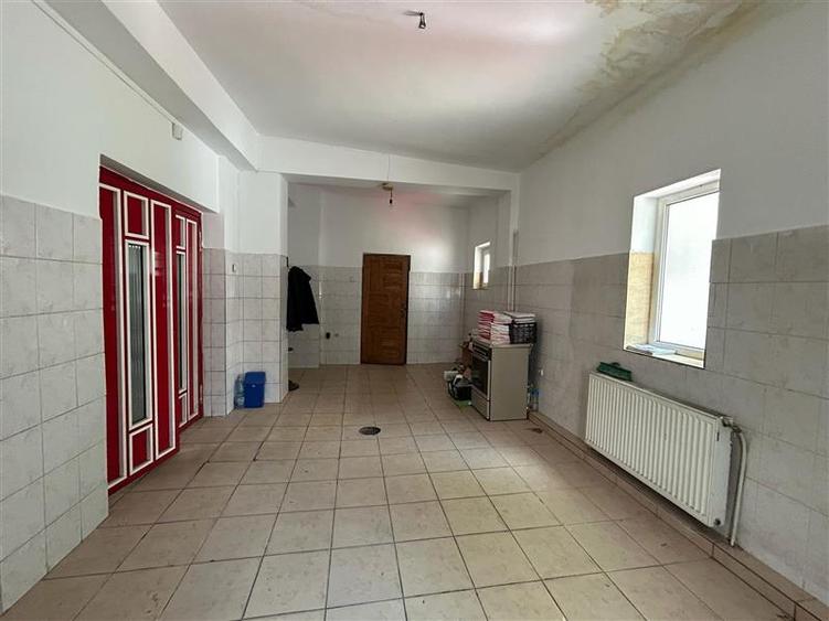 Spațiu comercial, de 230 mp, în Republicii