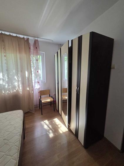 Inchiriez apartament mobilat, situat pe Bulevardul Carol, aproape de Universitate, la etajul 4/7 - 11