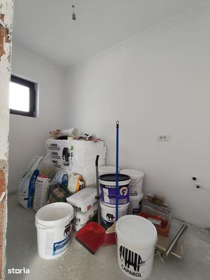 Casă cu 4 camere cu Teren 500 Mp în Săbăreni