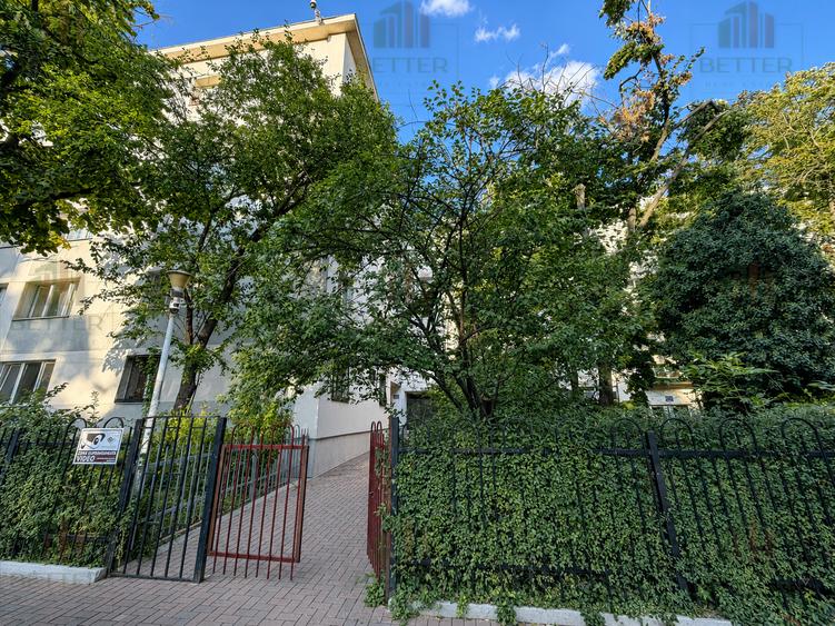 Apartament cu 3 camere semidecomandat în Titan
