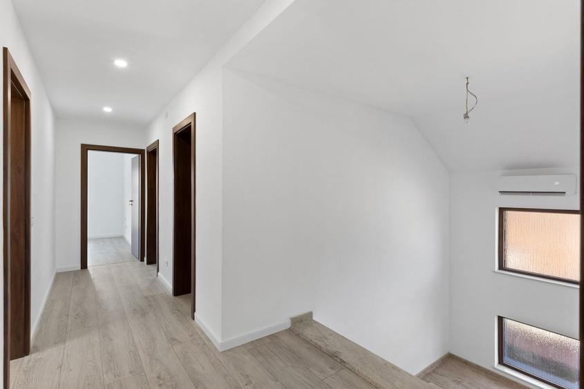 Casă cu 5 camere cu Canalizare în Central