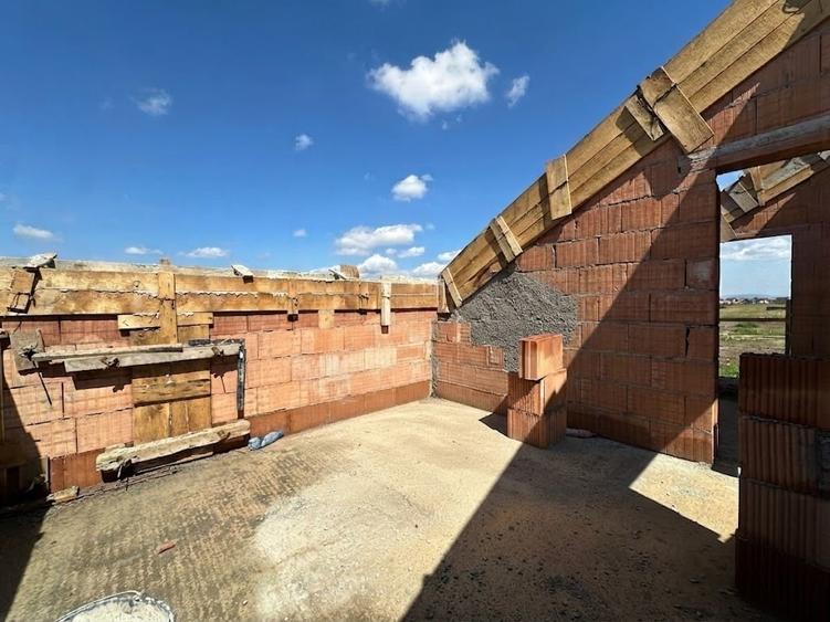 Casă cu 4 camere cu Teren 351 Mp în Hărman