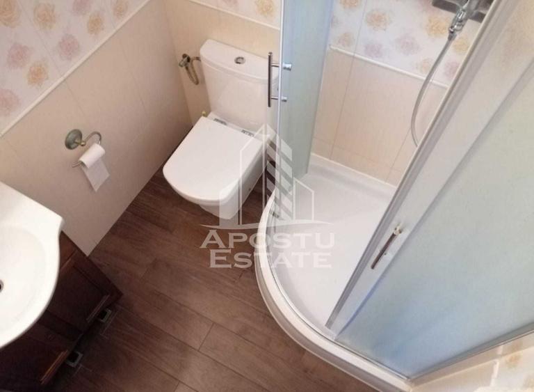 Casă individuală cu 5 camere cu Canalizare în Lipovei