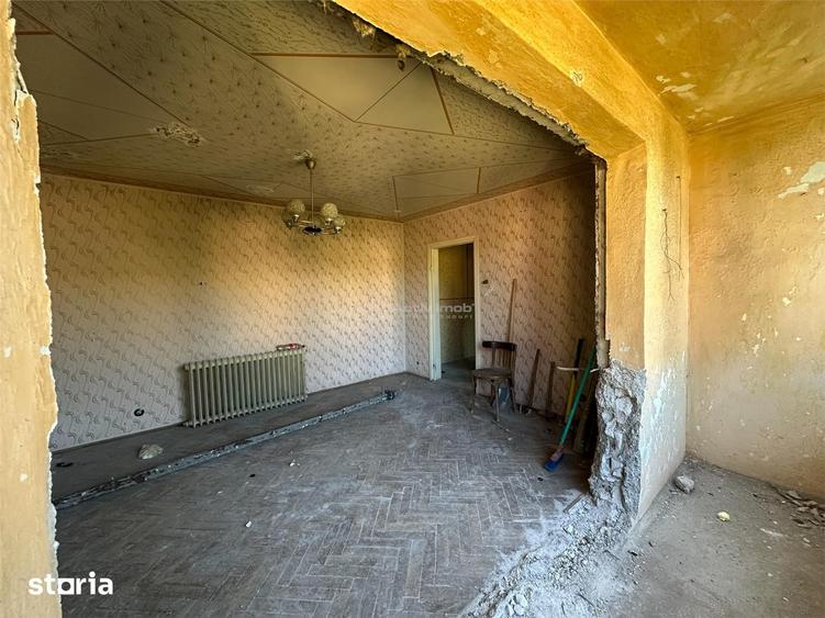 Apartament cu 3 camere semidecomandat în Central
