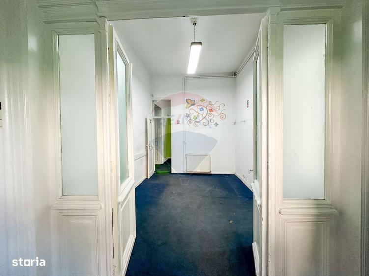 Spatiu comercial | doua cladiri, curte proprie | 300 mp | - 13